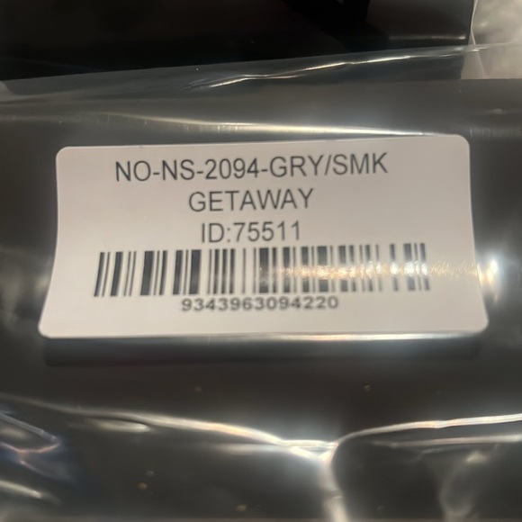 Quay Australia Getaway Grey Frame/Smoke Lenses!! NEW!!! 🕶️😎 - Picture 7 of 7